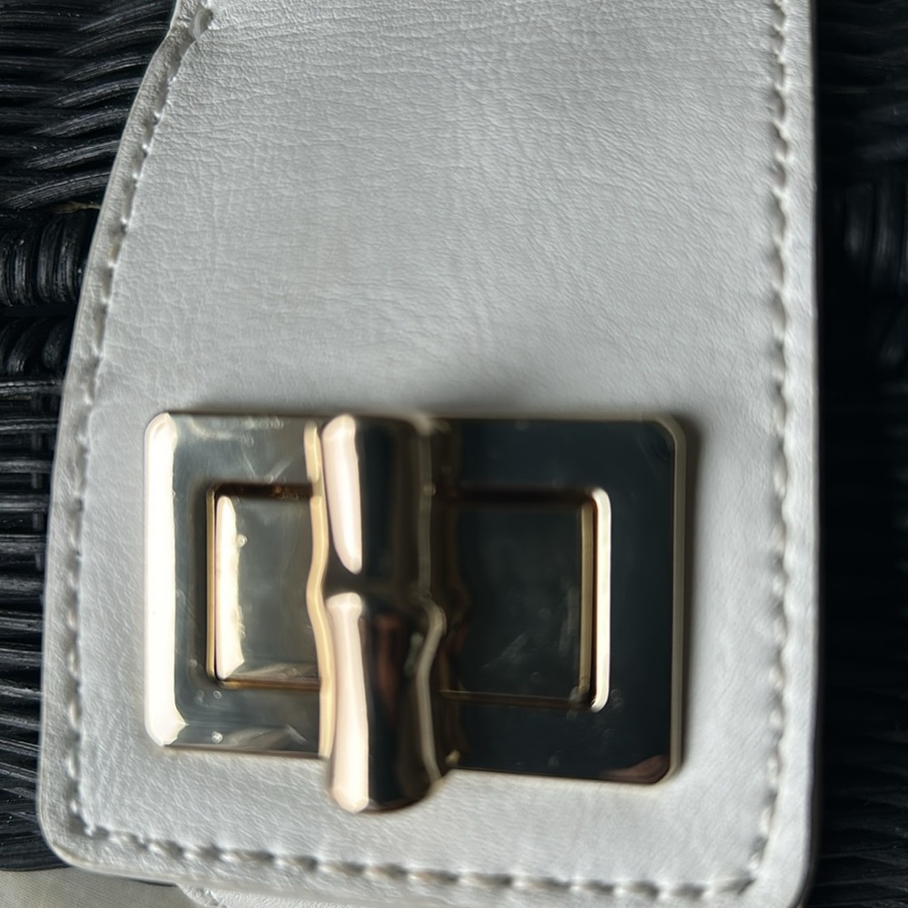 CLUTCH Black Rattan & Ivory Leather with Detachable Goldtone chain Lined EUC - Picture 5 of 14